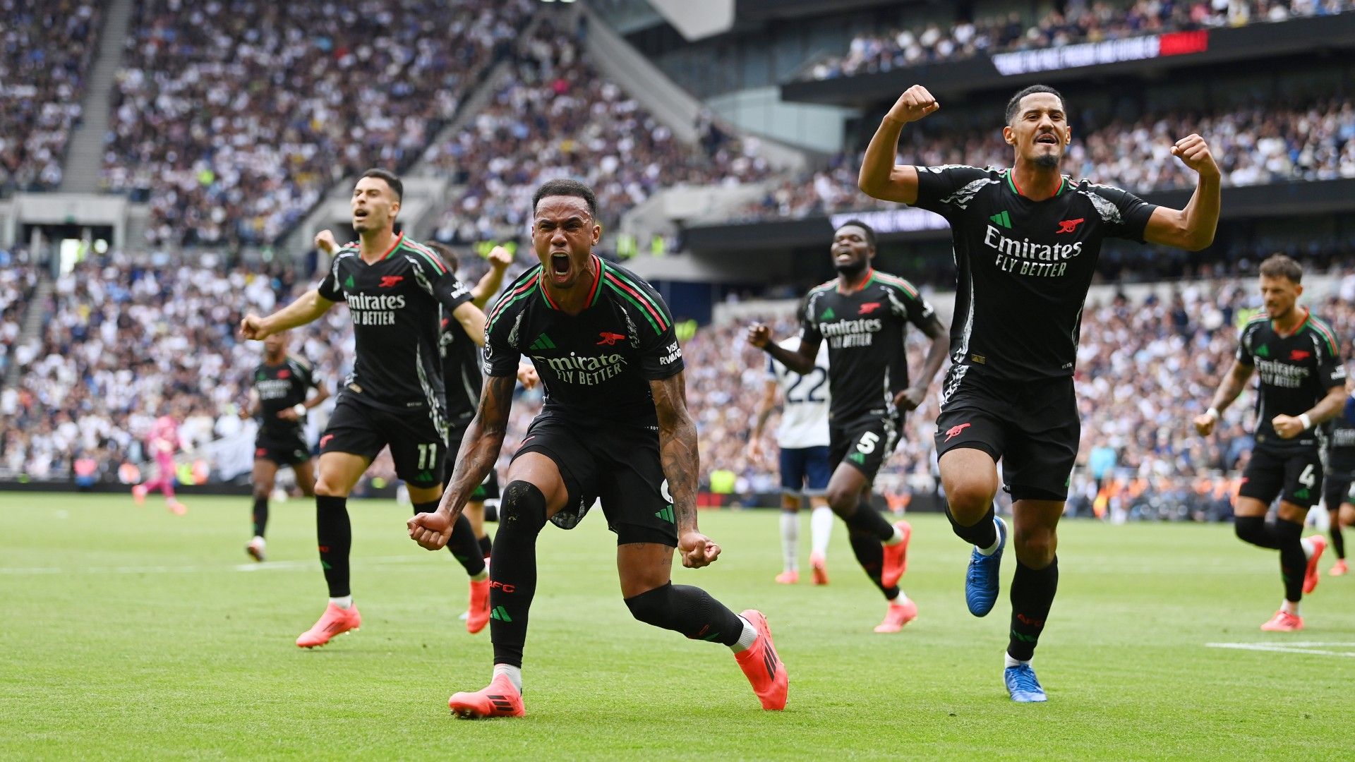 アーセナル、白熱のダービー制し無敗継続！劣勢も得意のCKから